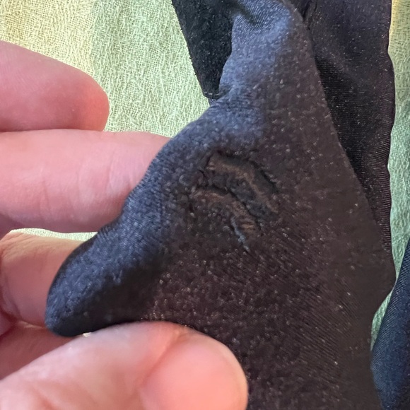 Isotoner black lined Gloves. Medium - Picture 2 of 7